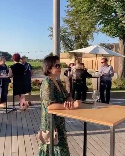 Château Luchey-halde : 25 ans d’une renaissance extraordinaire!

Lundi 8 juillet nous avons eu le plaisir d’organiser la soirée des 25 ans du Château Luchey-Halde. Une occasion de revenir sur la création et l’évolution du château mais aussi de réfléchir à son futur face aux enjeux climatiques. 

La soirée s’est poursuivie par un cocktail dînatoire accompagné par la musique acoustique de la chanteuse @kamymusique durant lequel nous avons pu profiter des différentes cuvées du Château Luchey-Halde dont son historique premier millésime, le 2002.

Merci à tous les participants pour cette belle soirée :
@bdxsciencesagro 
@digilab 
@kamymusique 
@devaltraiteur 
Et tous nos invités.

Château Luchey-Halde : 25 years or extraordinary revival!

On monday 8th of July, we celebrated the 25th anniversary of the château. It was an opportunity to look back at the creation and development of the château and to reflect on its future despite climat changes.

The evening continued with a cocktail reception accompanied by the acoustic music of Kamy, during wich we were able to enjoy different vintages of the château, including its historic first vintage, the 2002

Thank you to all those who attended this wonderful evening.